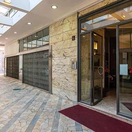 Classbnb - Two 400 Meters From The Duomo Apartment *